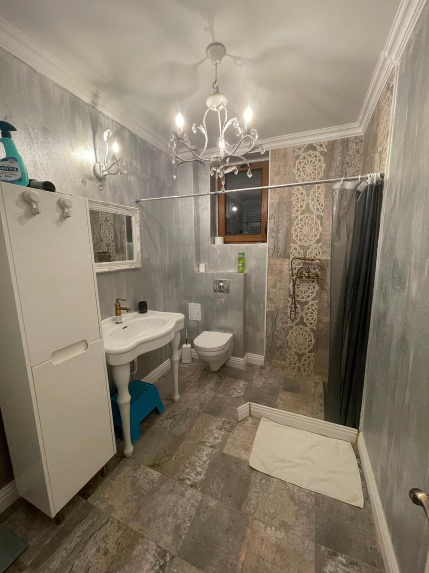 Room In A Private House - 5 Min From Therme And Airport Corbeanca Exterior photo